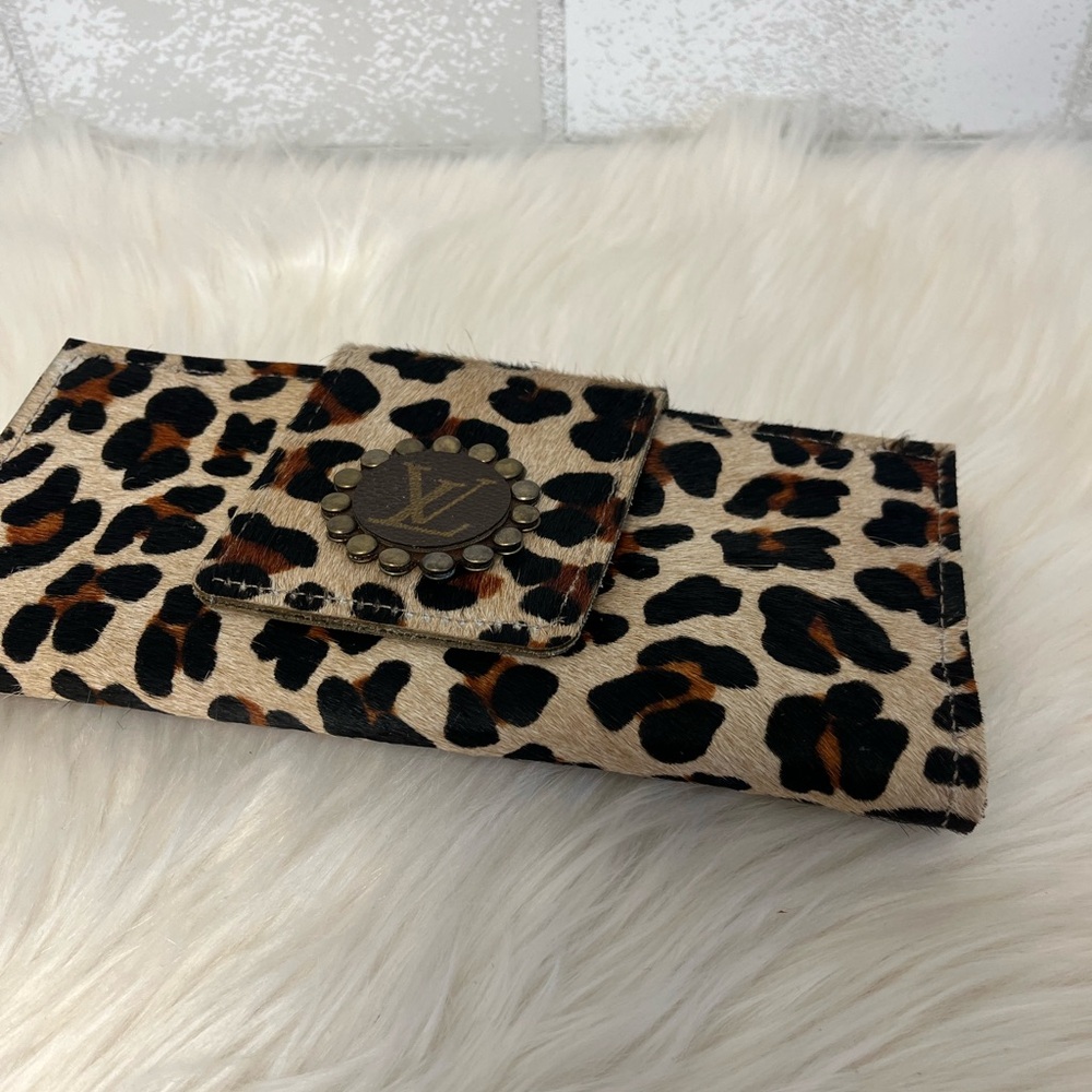 Keep It Gypsy Upcycled Leopard Leather Large Wallet - Picture 4 of 7